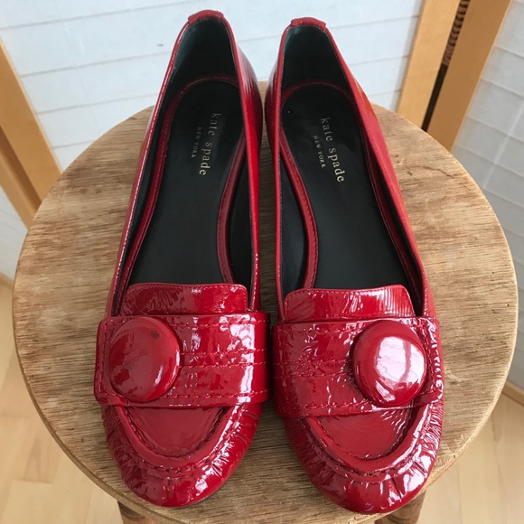 Size 8.5 kate spade red patent loafer big button - Picture 1 of 8